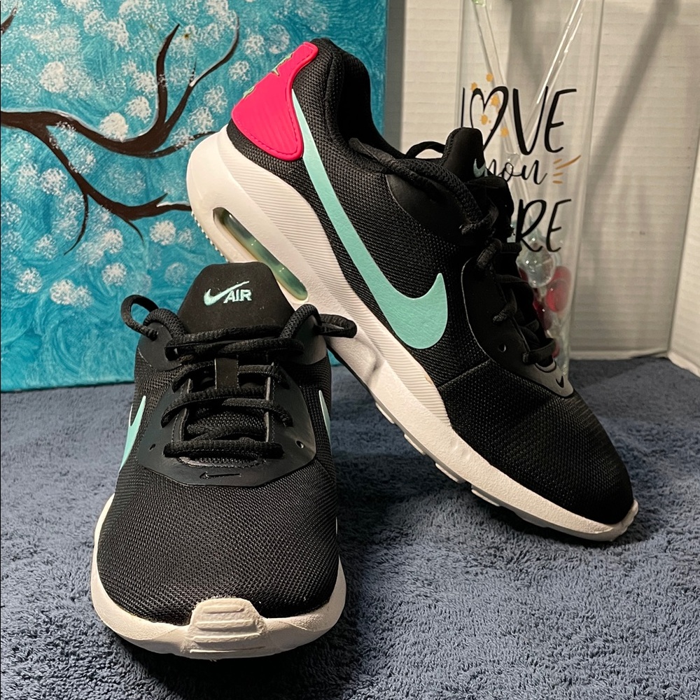 Nike Air Max Oketo sneakers in a black aurora green, and pink colorway size 9.5 - Picture 8 of 9